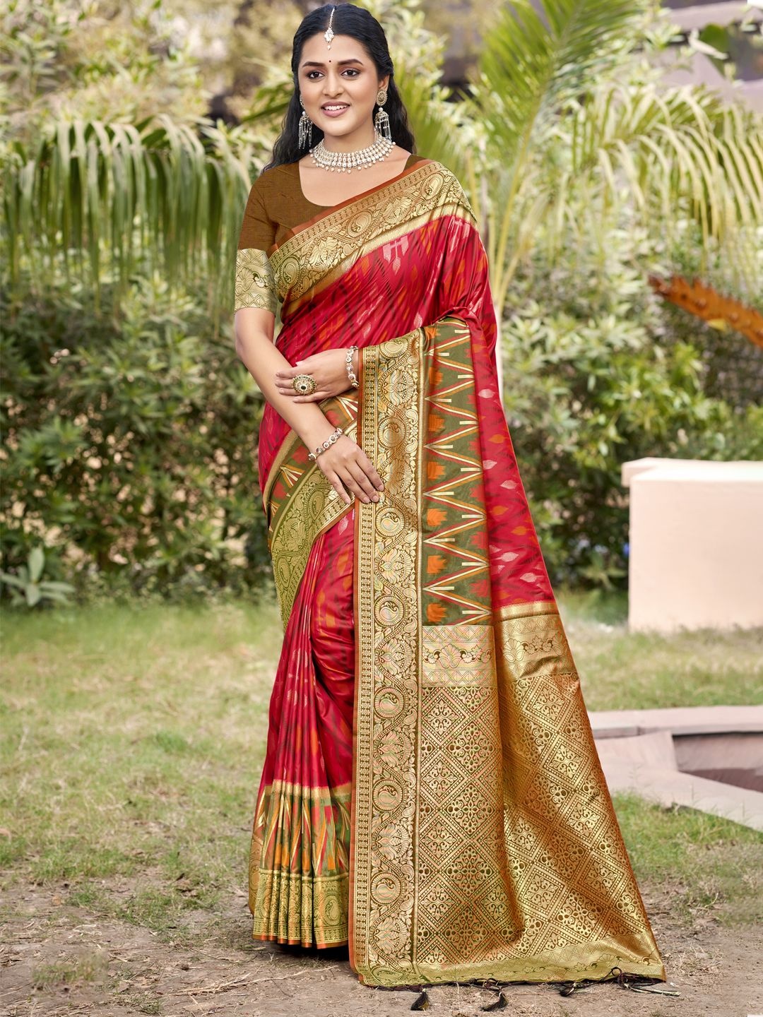 

SANGAM PRINTS Floral Zari Silk Blend Tussar Saree, Red