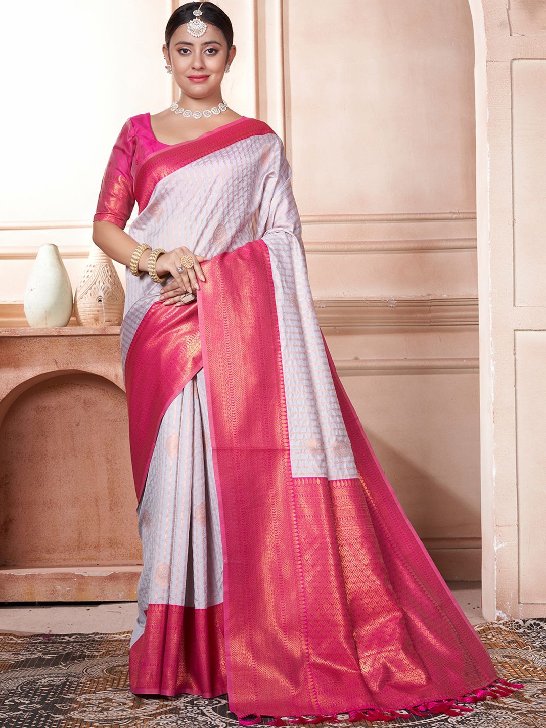

Panzora Woven Design Zari Silk Blend Kanjeevaram Saree, White