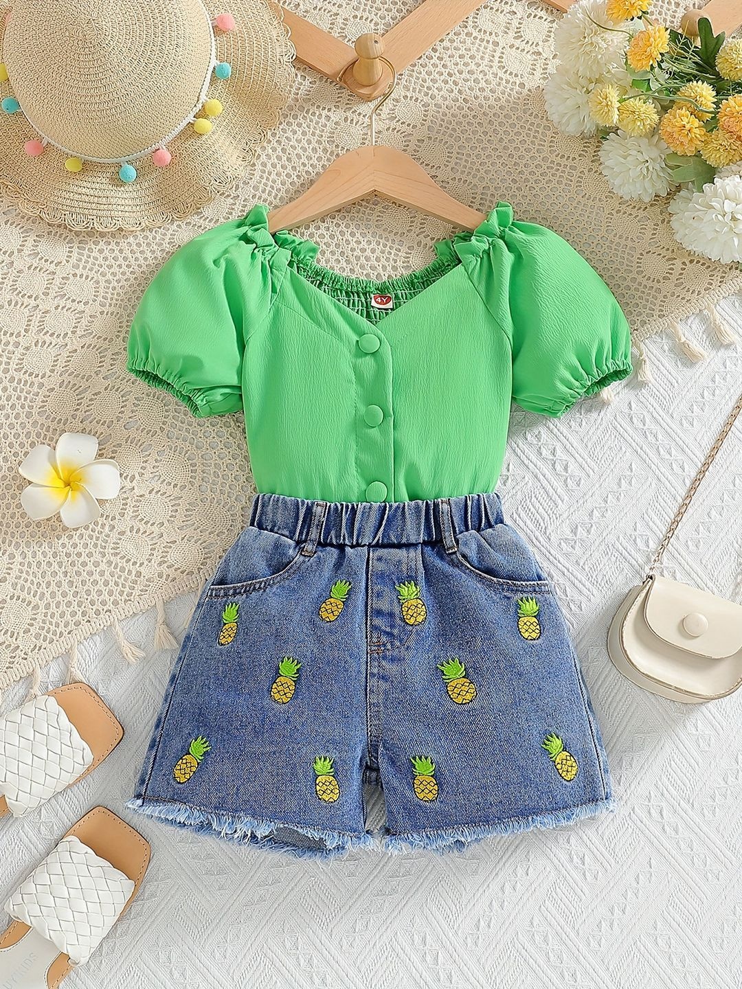 

YK Girls V Neck Top With Printed Shorts, Green
