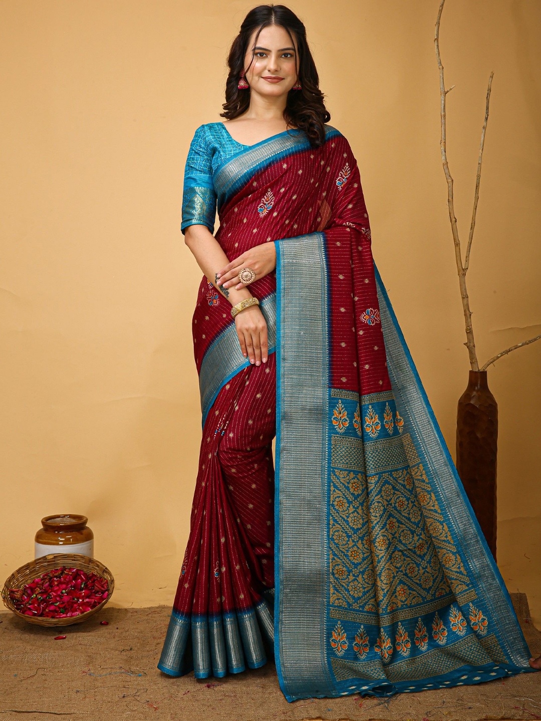 

LeeliPeeri Designer Woven Design Zari Saree, Maroon