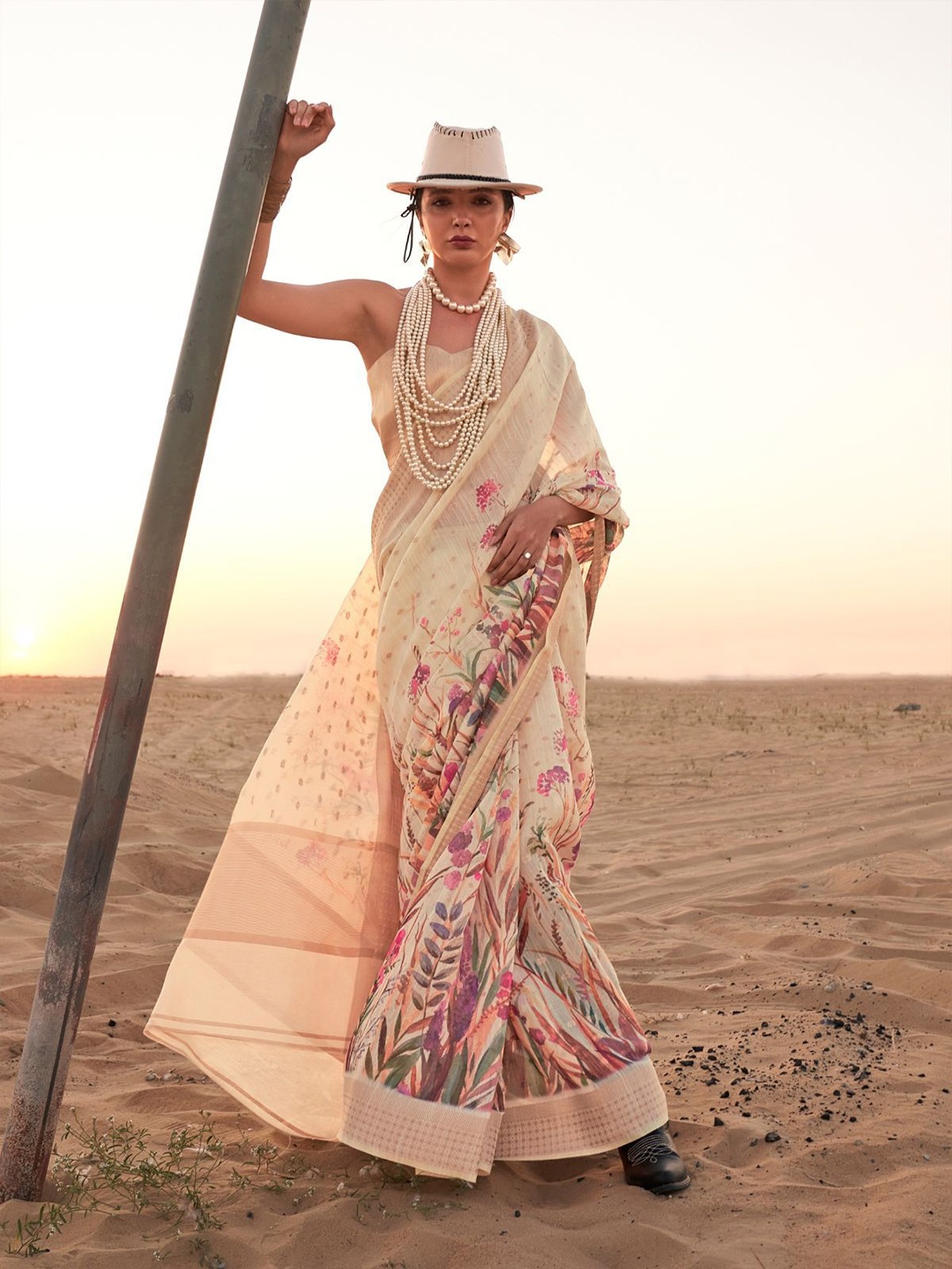 

ODETTE Floral Zari Linen Blend Saree, Cream
