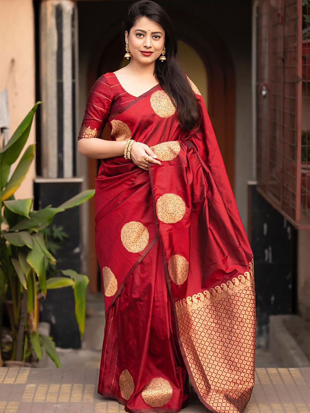 

bigben textile Woven Design Zari Banarasi Saree, Red
