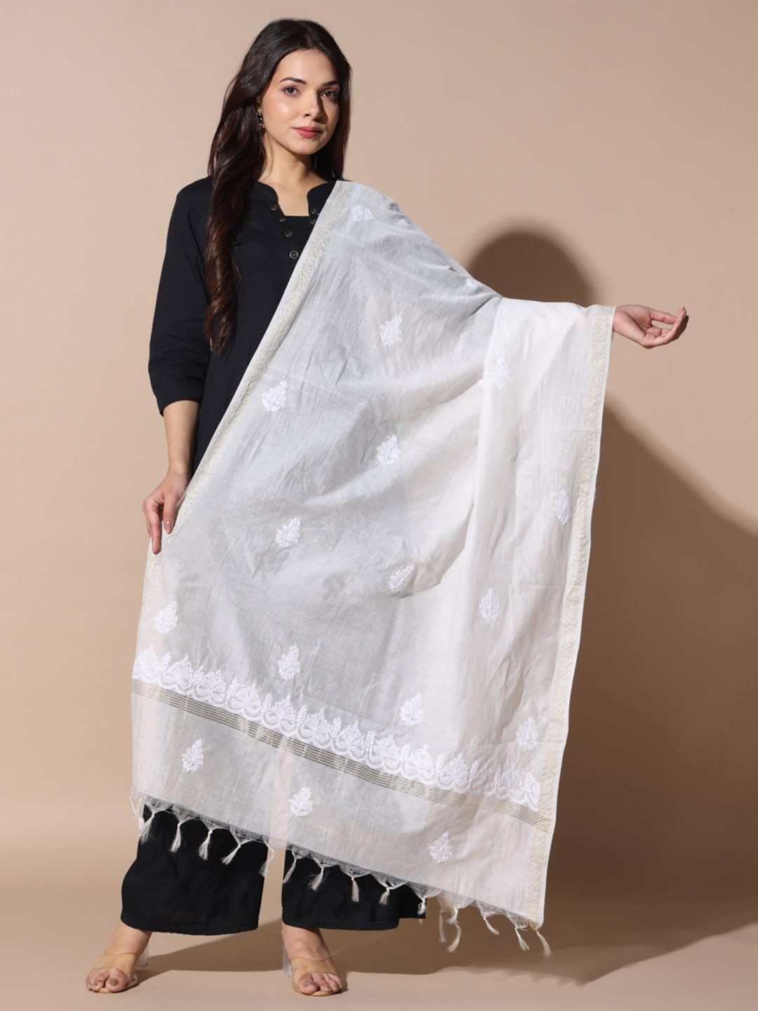 

Fashionable Chikan Handikraft Ethnic Motifs Embroidered Dupatta with Chikankari, Off white