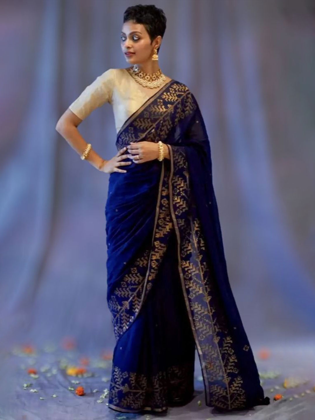 

Ruuprekha Woven Design Pure Cotton Khadi Zari Saree, Navy blue