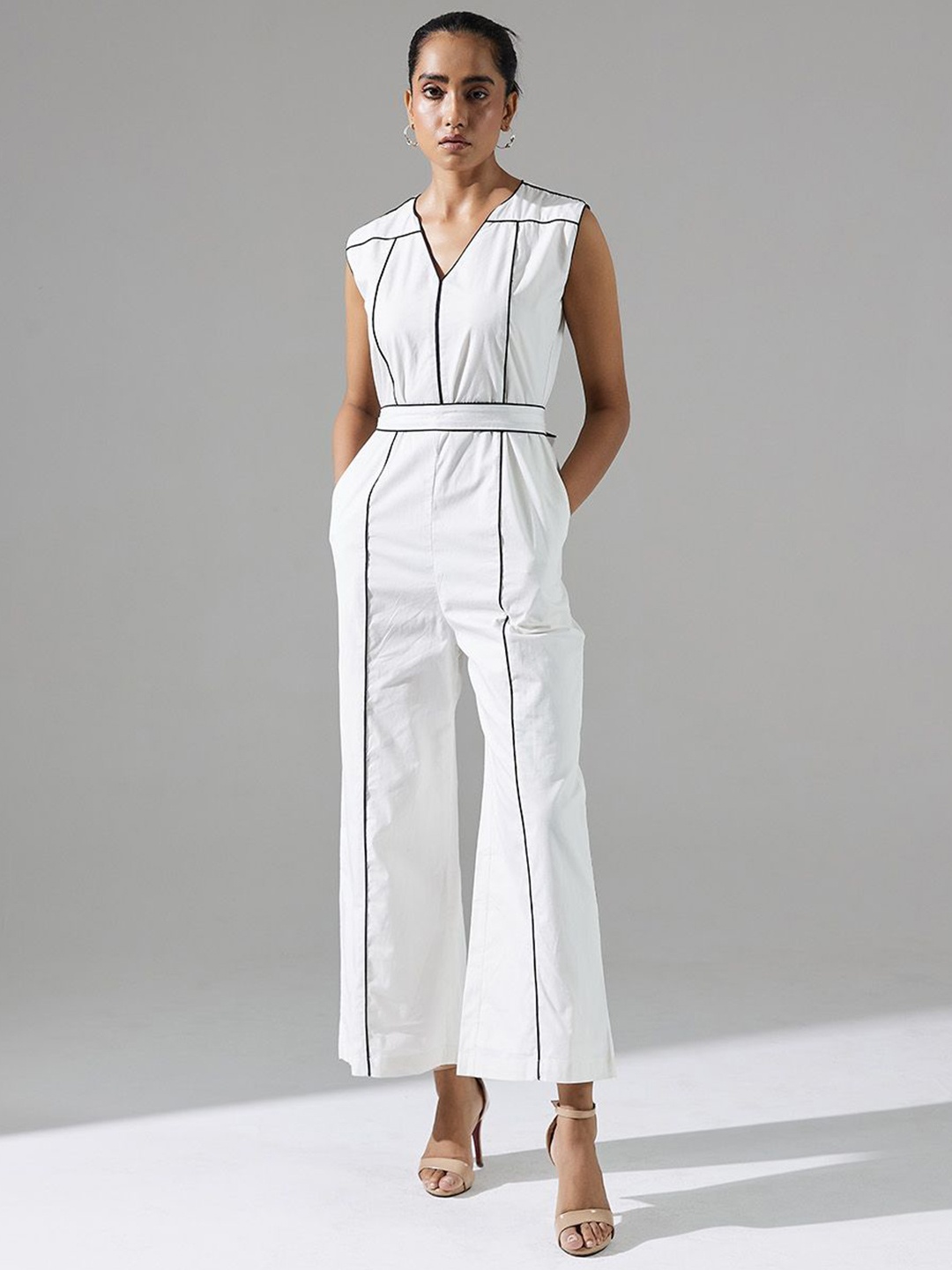 

Aamili Women Basic Jumpsuit, White