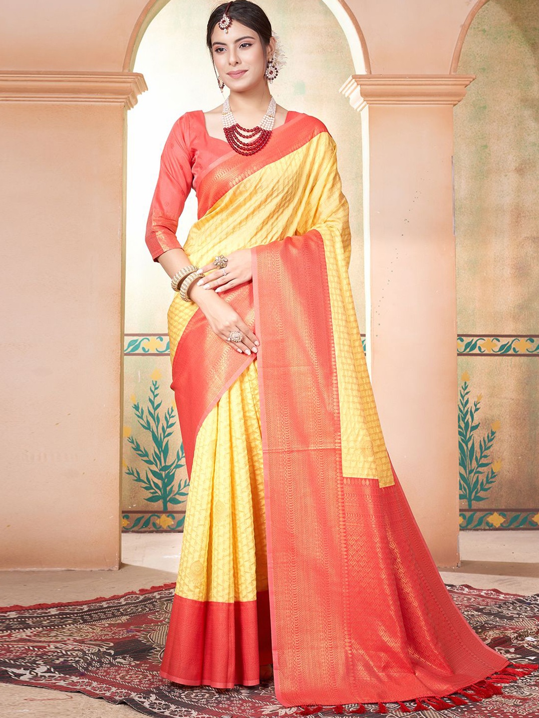 

Panzora Woven Design Zari Kanjeevaram Saree, Yellow