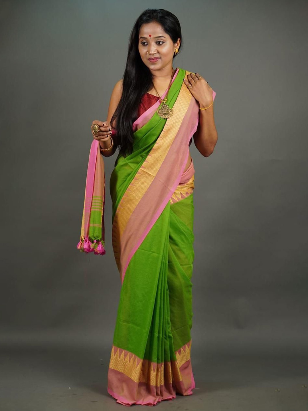 

Ruuprekha Zari Pure Cotton Khadi Saree, Green