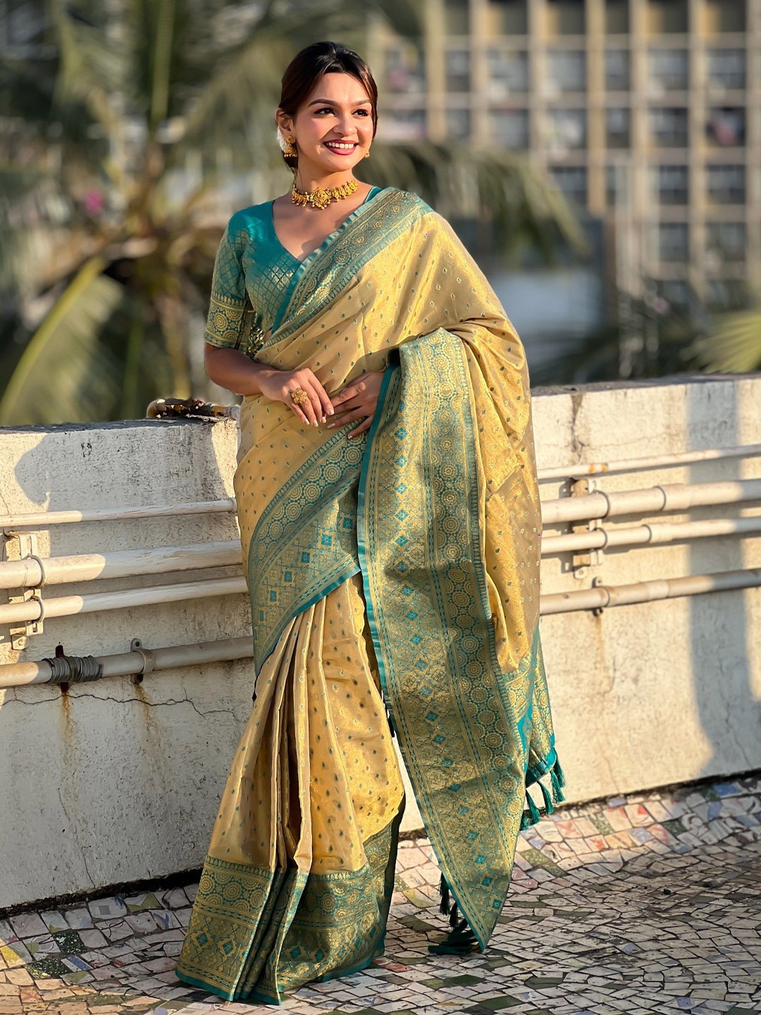 

LeeliPeeri Designer Woven Design Zari Saree With Contrast Blouse, Yellow