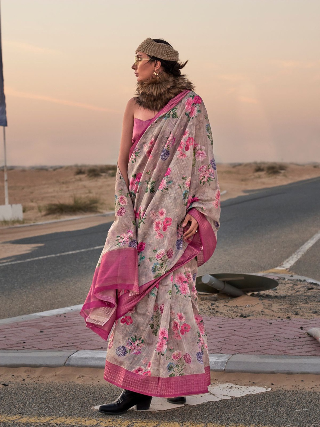 

ODETTE Floral Zari Linen Blend Saree, Grey