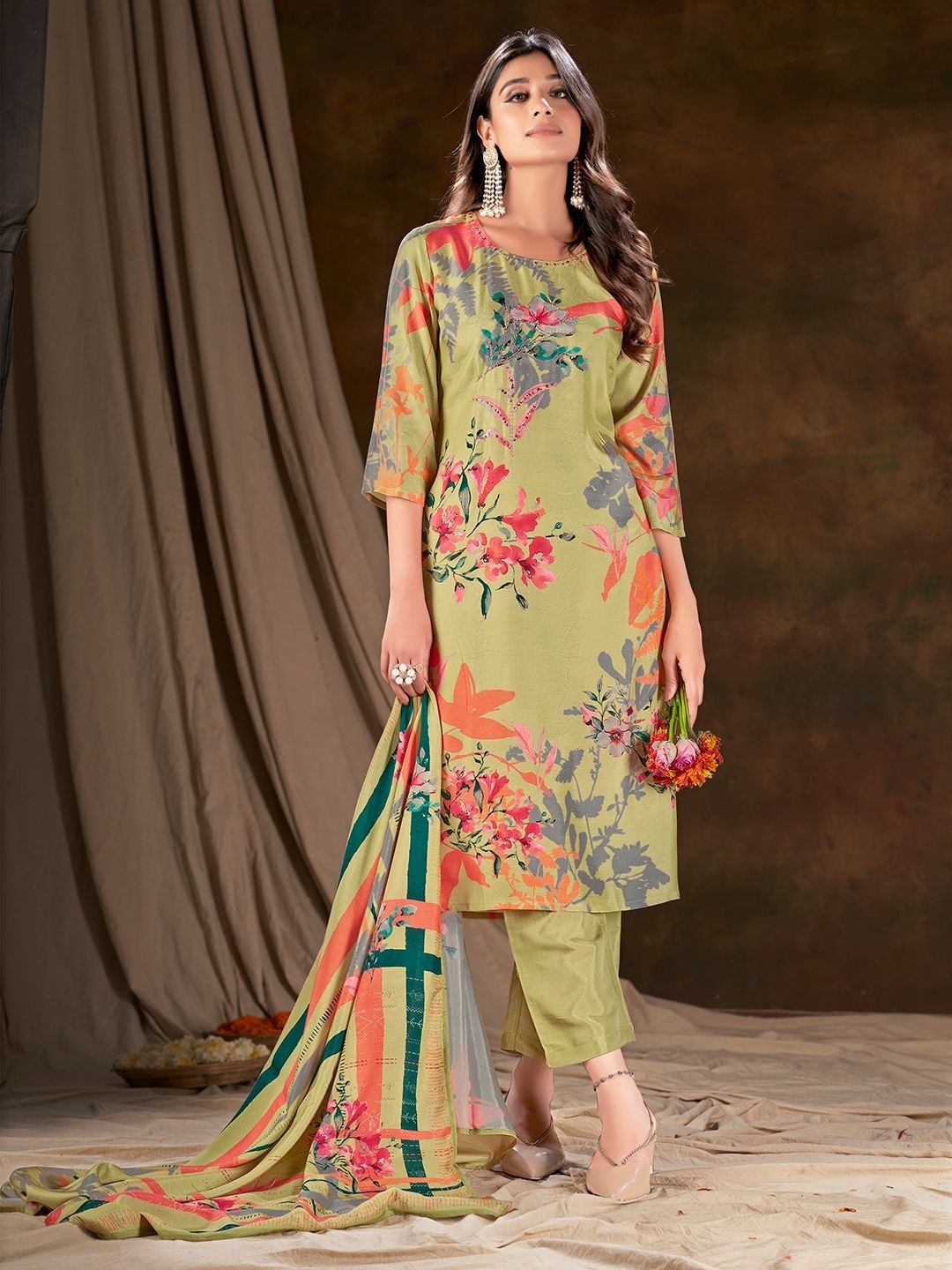 

Krimmple Women Floral Printed Regular Kurti with Pyjamas & With Dupatta, Green