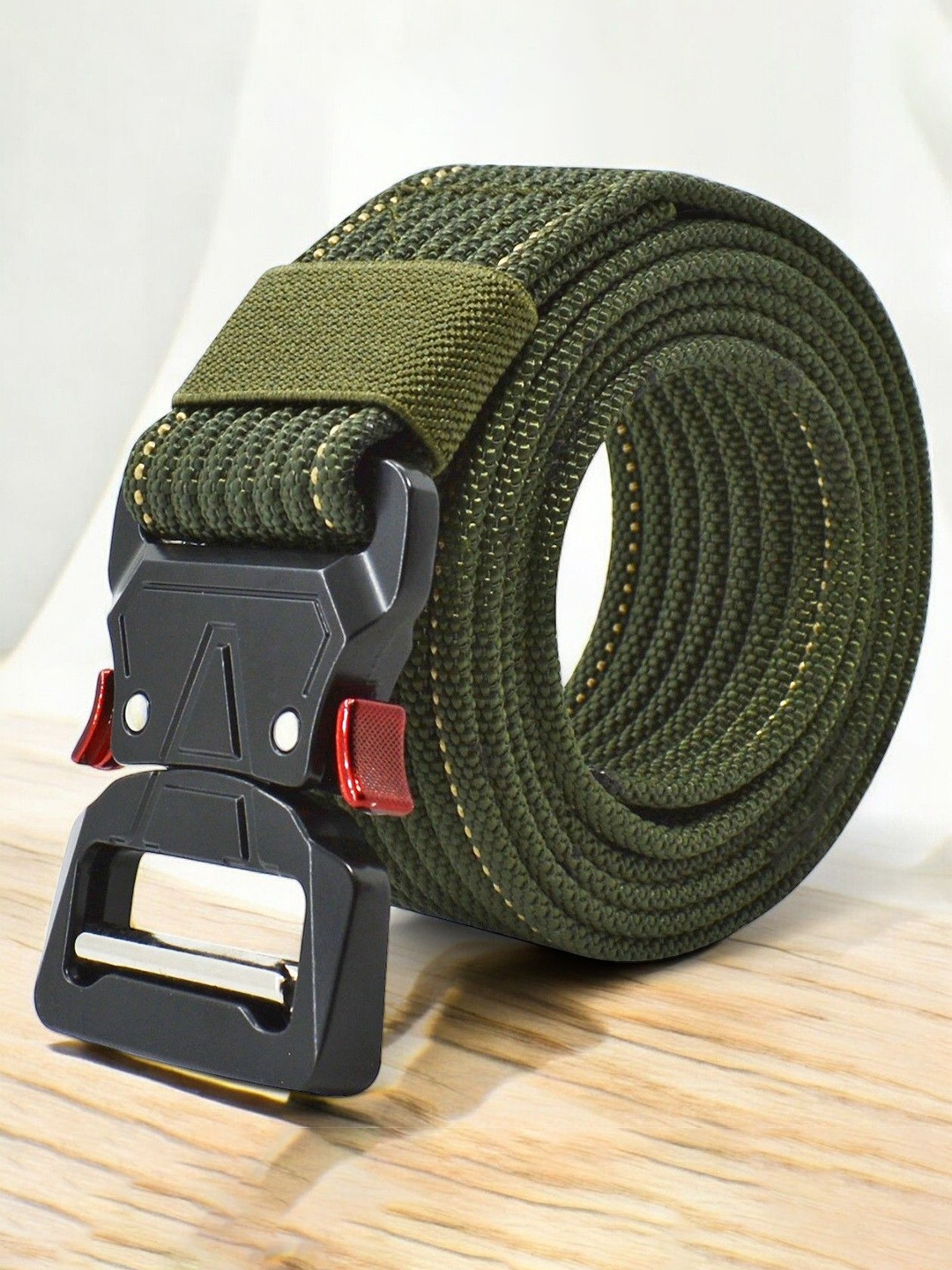 

Metronaut Men Textured Belt, Green