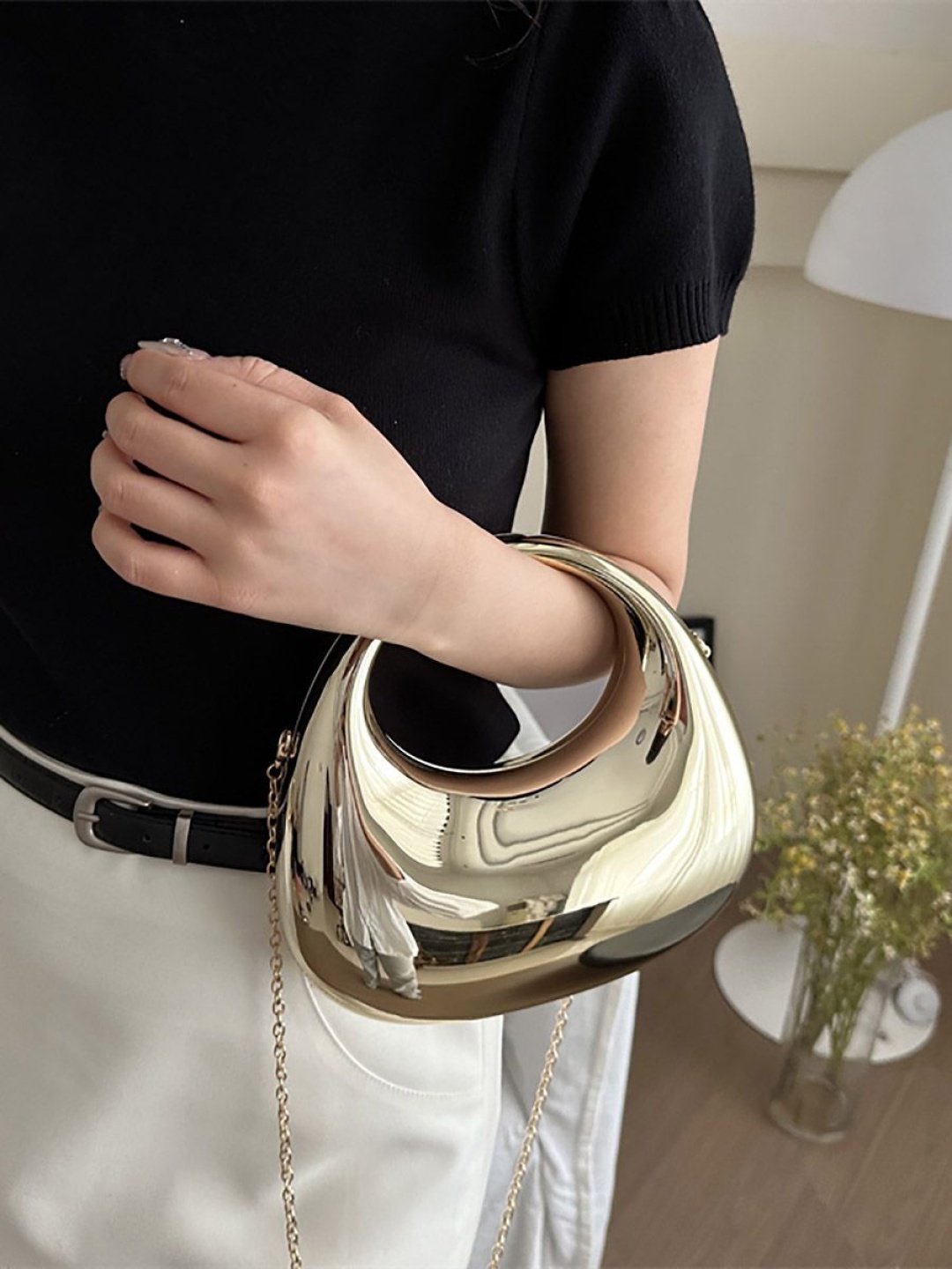 

Styli Women Solid Miniature Handheld Bag, Gold