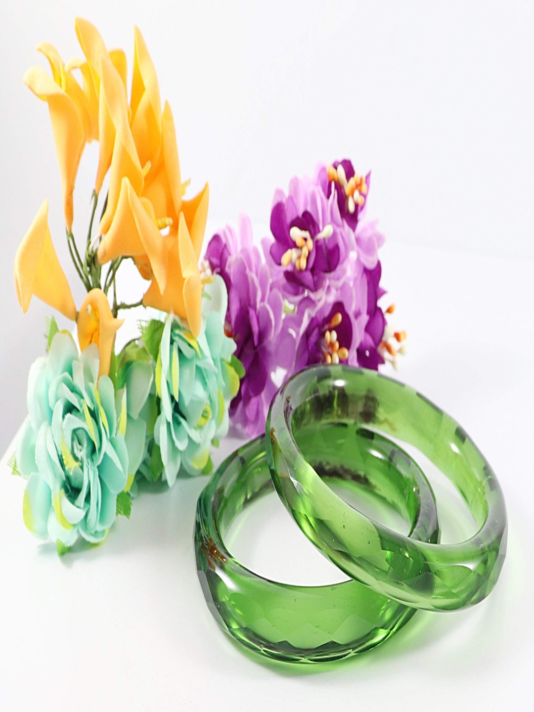 

ZULKA Set Of 2 Diamond Cut Textured Glass Bangles, Green