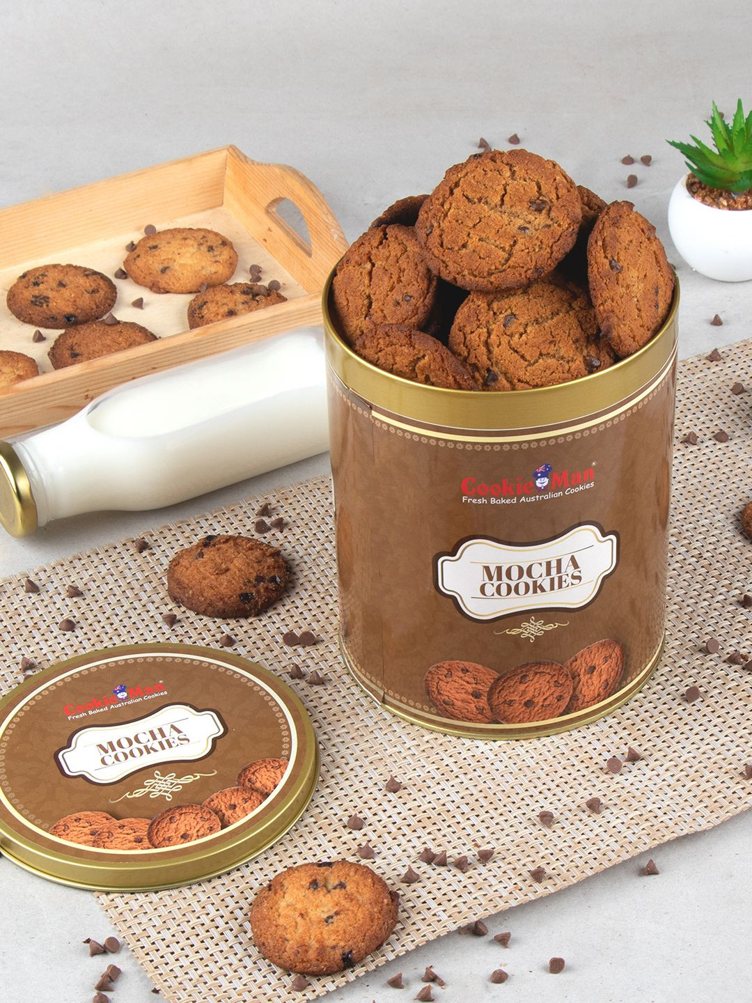 

Cookieman Mocha Cookies with Choc Chips Gift Tin 600g, Brown
