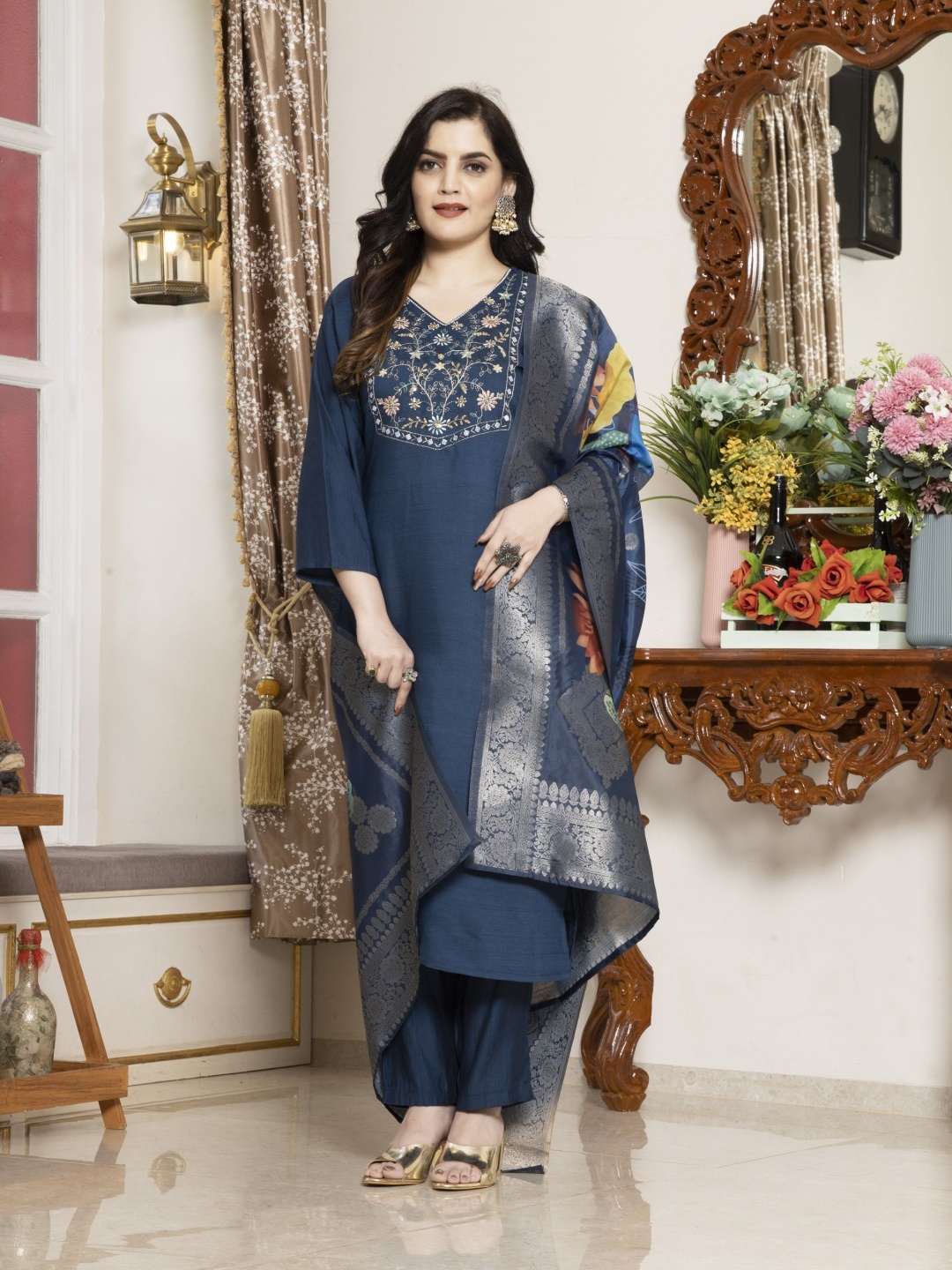 

Glomee Women Ethnic Motifs Embroidered Regular Mirror Work Raw Silk Kurta with Trousers & With Dupatta, Blue