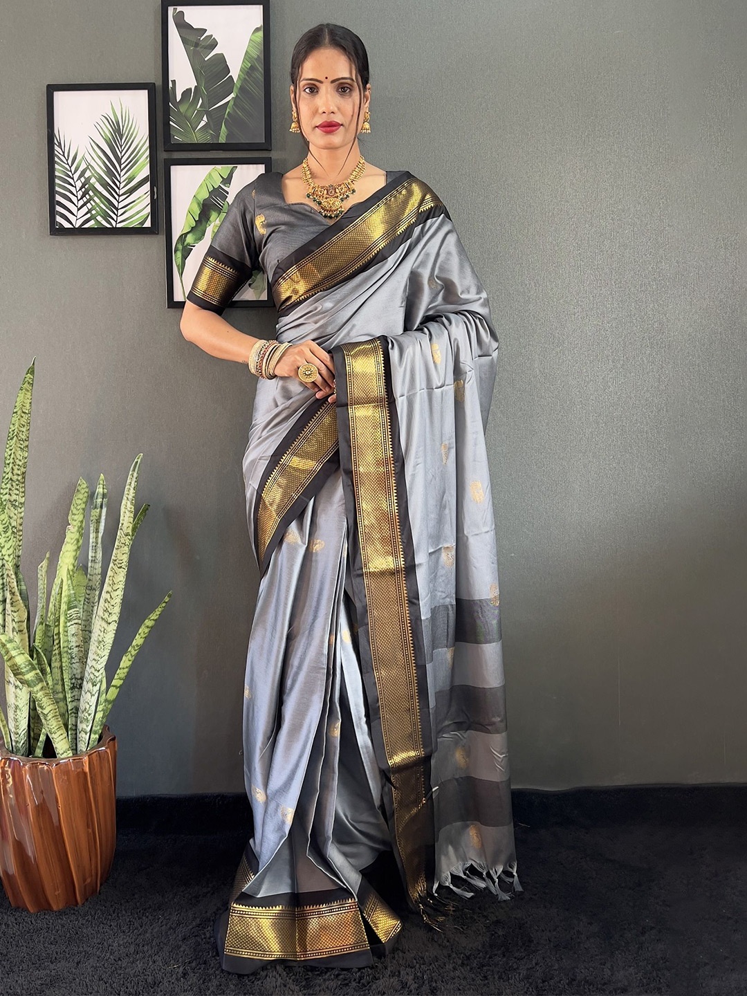 

Aika Woven Design Zari Kanjeevaram Saree, Grey