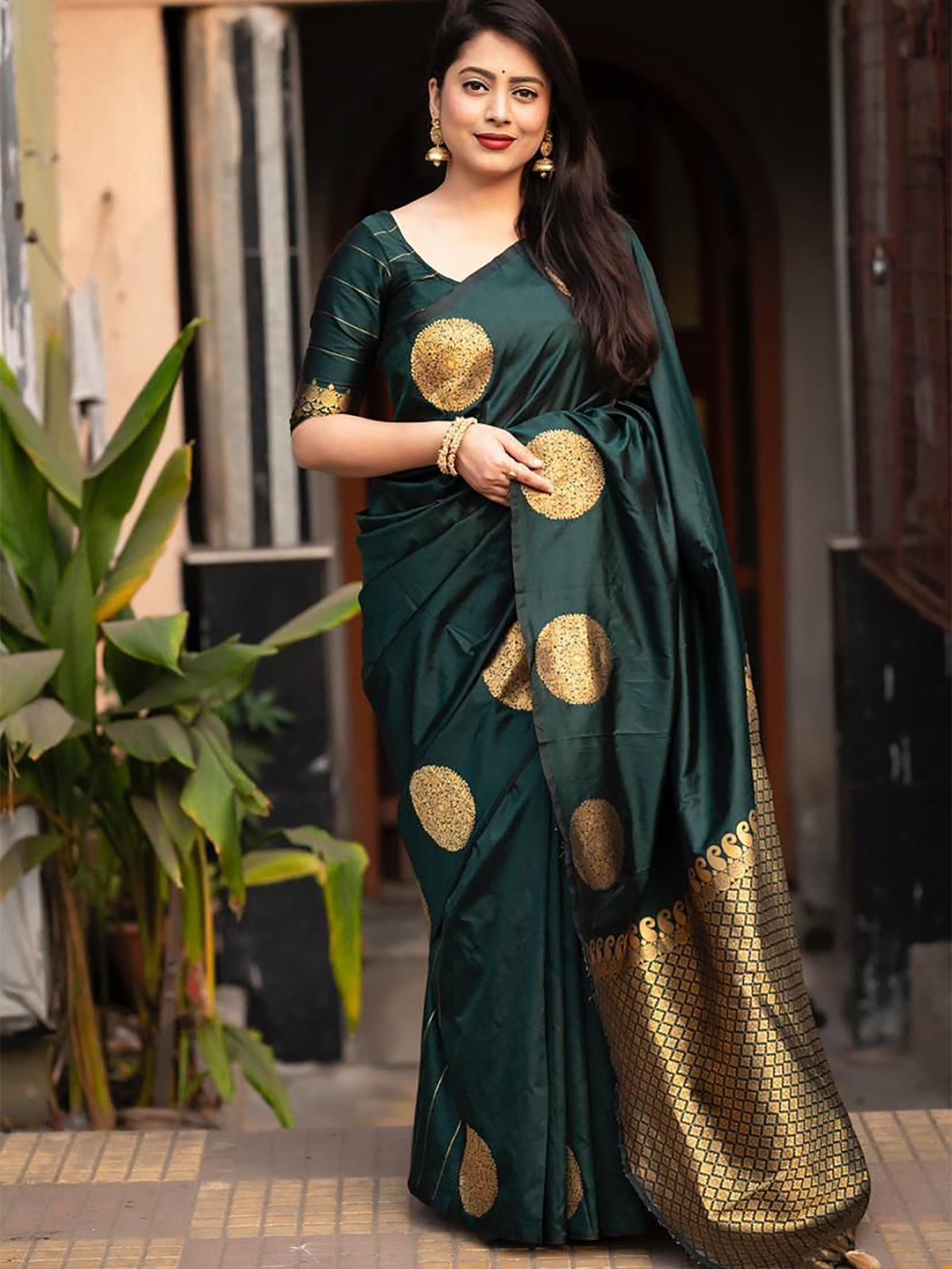 

bigben textile Woven Design Zari Banarasi Saree, Green