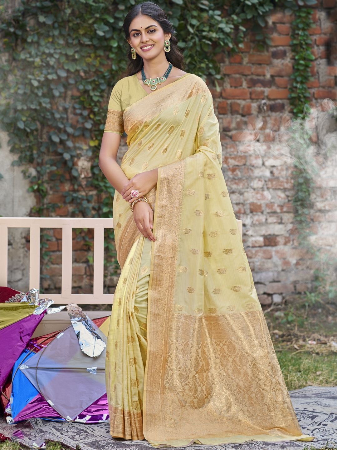 

SANGAM PRINTS Woven Design Zari Tussar Saree, Yellow