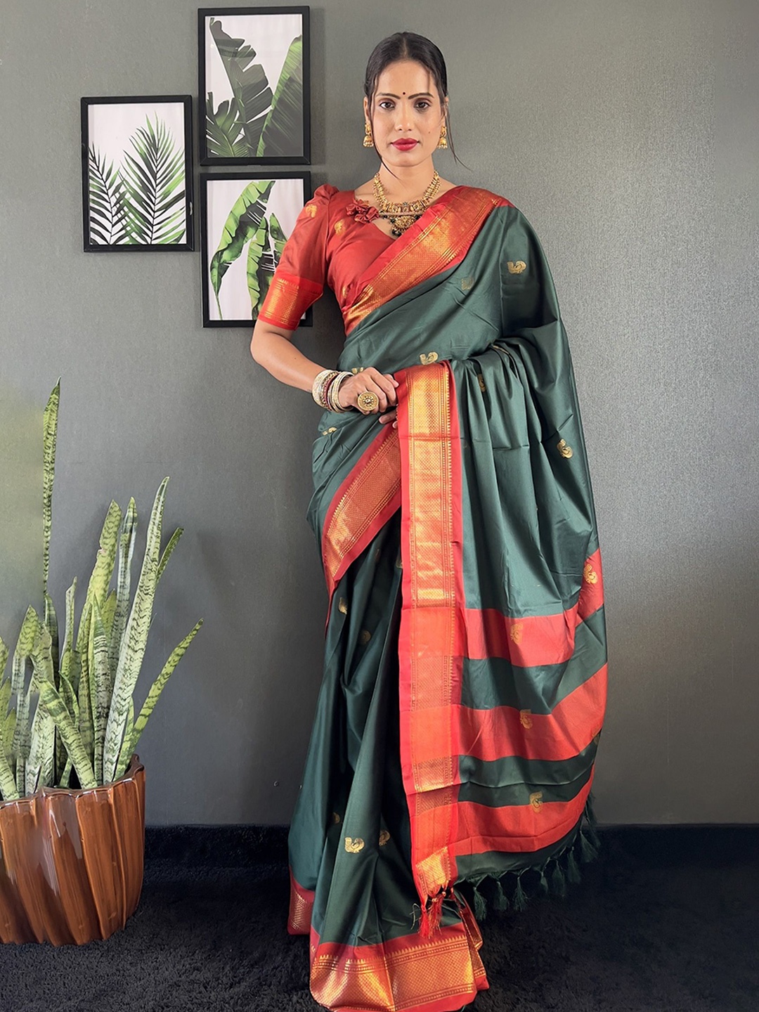 

Aika Woven Design Zari Kanjeevaram Saree, Green