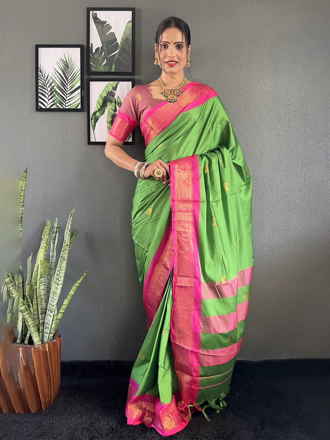 

Aika Woven Design Zari Kanjeevaram Saree, Sea green