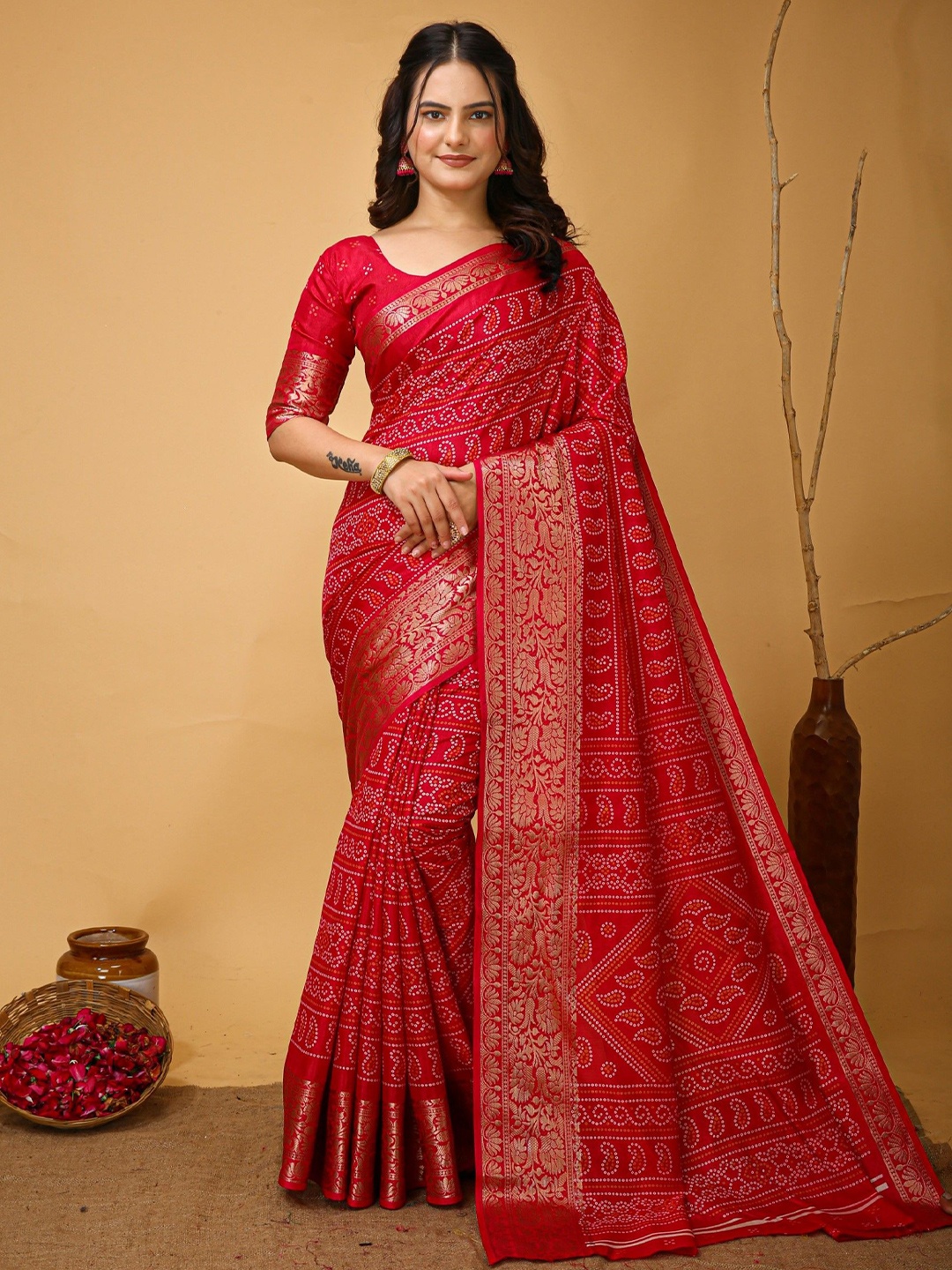 

LeeliPeeri Designer Bandhani Zari Saree, Red