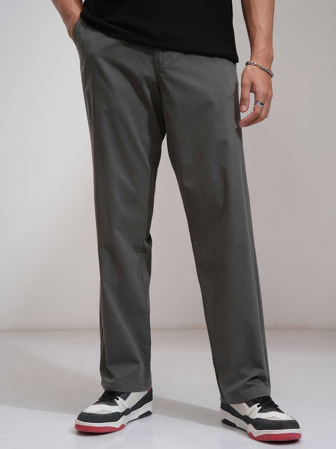 

HIGHLANDER Men Straight Fit Trousers, Grey