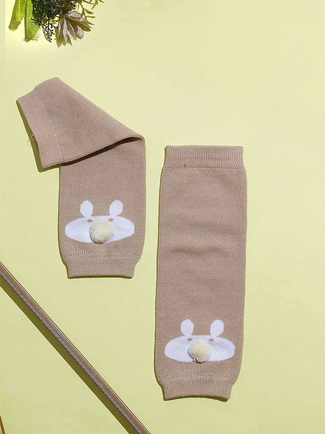 

TIPY TIPY TAP Kids Teddy Knee-Length Legwarmer, Beige