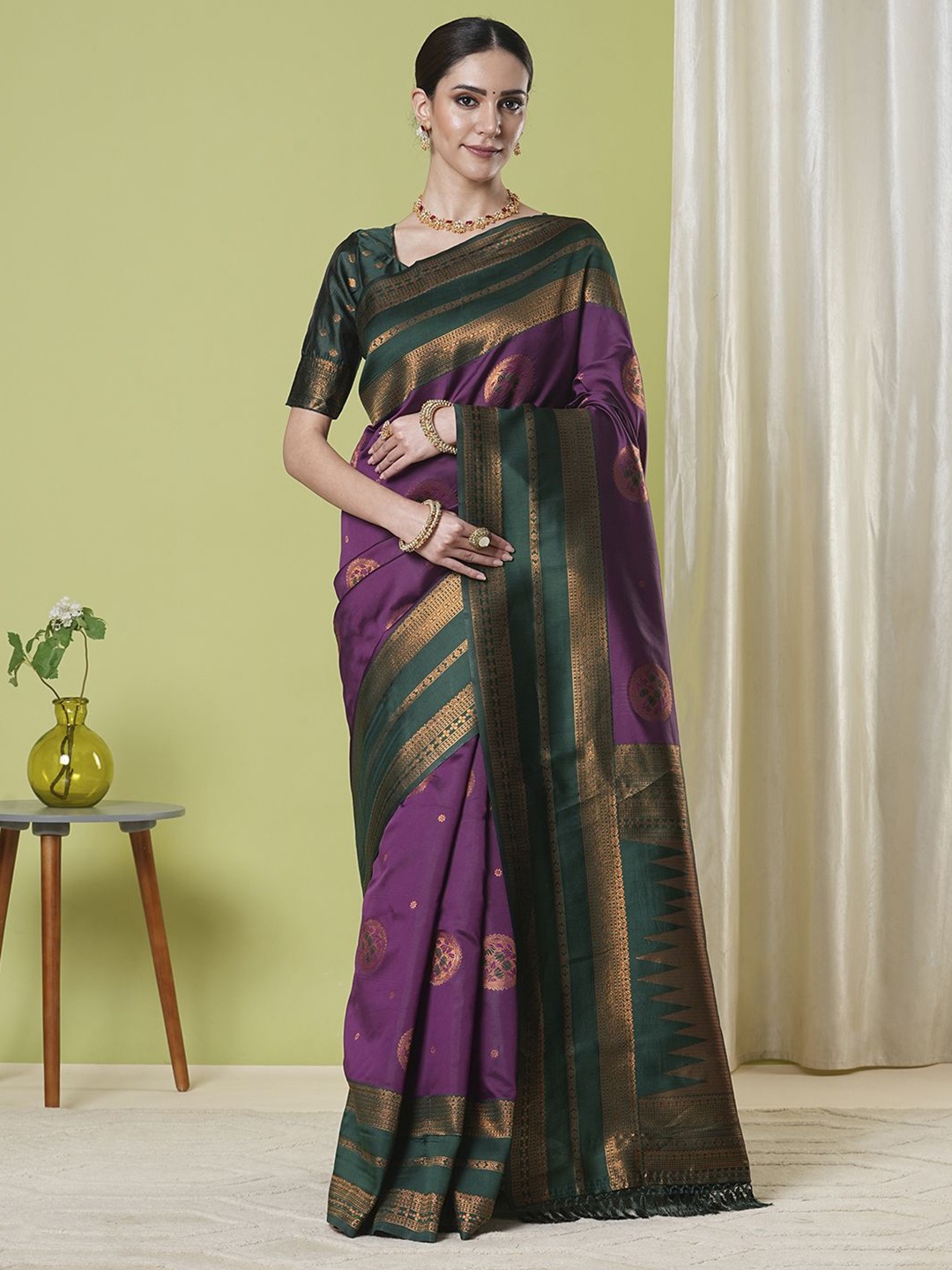 

KAYOMMI Woven Design Zari Banarasi Saree, Burgundy