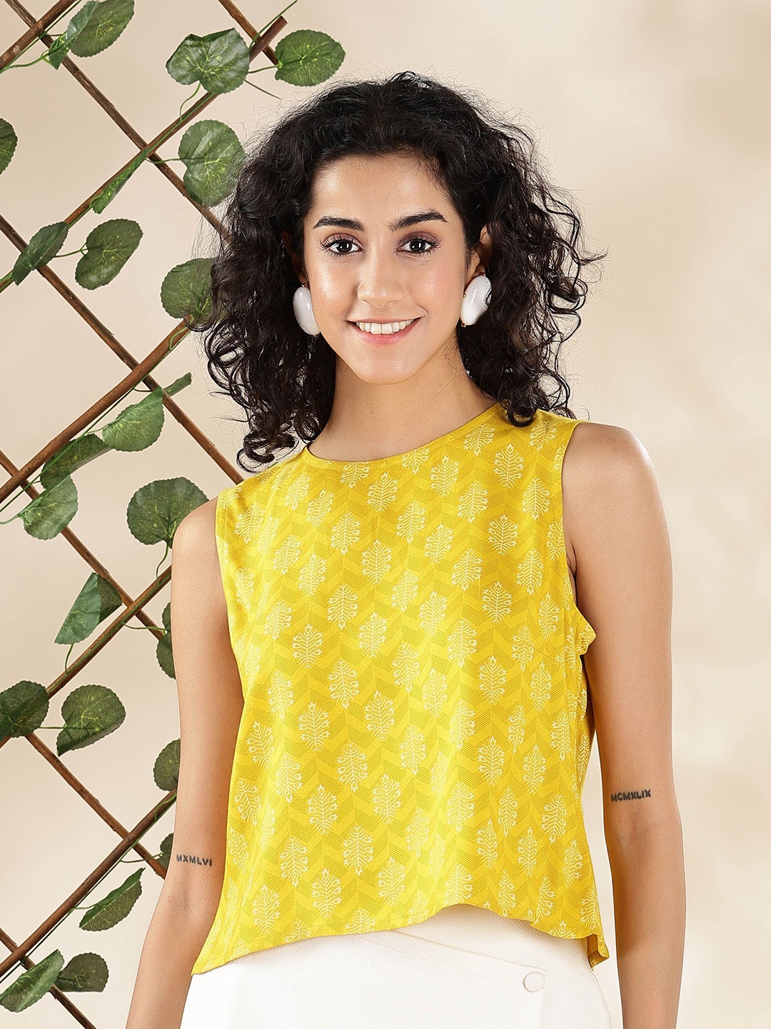 

Anouk Rustic Women Ethnic Motif Printed Crop Top, Yellow