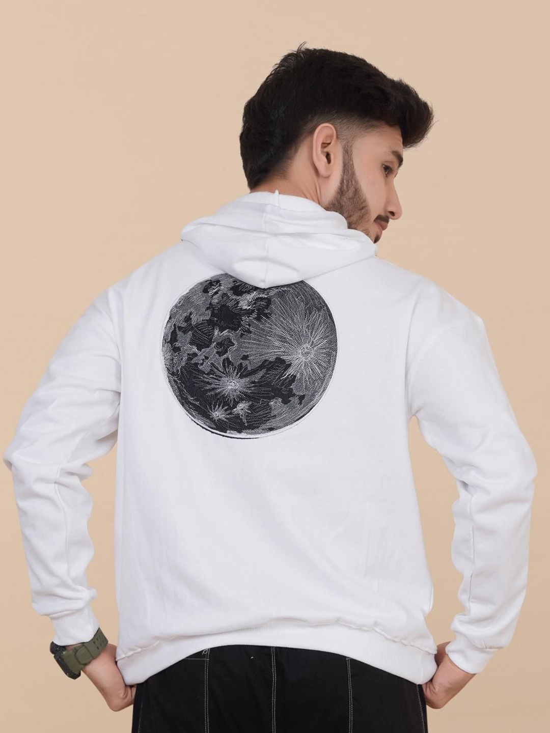 

BLURR Men Printed Hooded Sweatshirt, White
