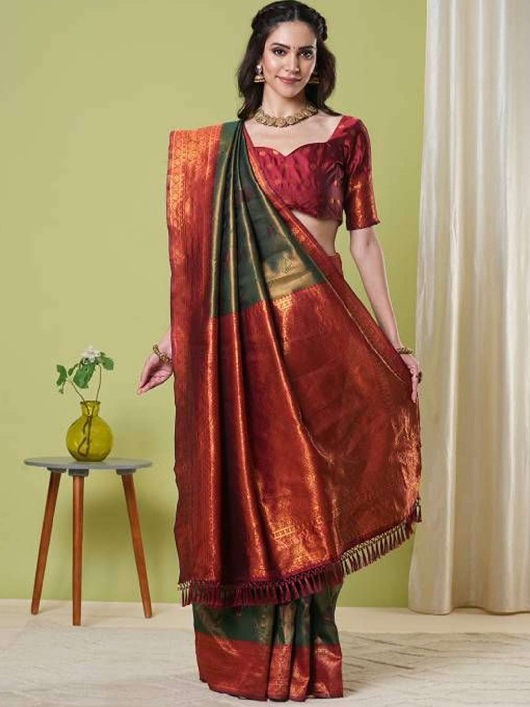 

KAYOMMI Woven Design Zari Banarasi Saree, Green
