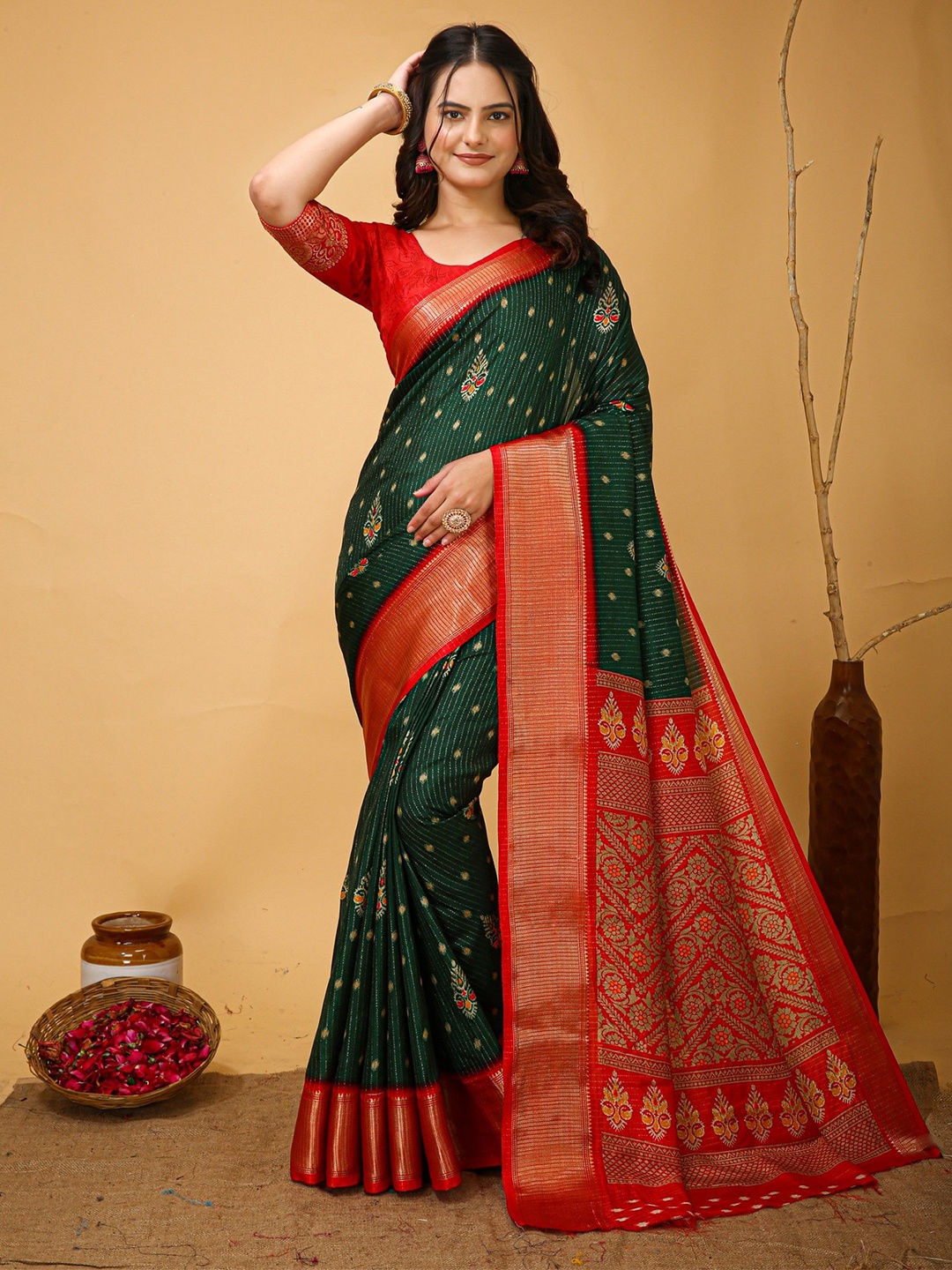 

LeeliPeeri Designer Ethnic Motifs Zari Saree, Green