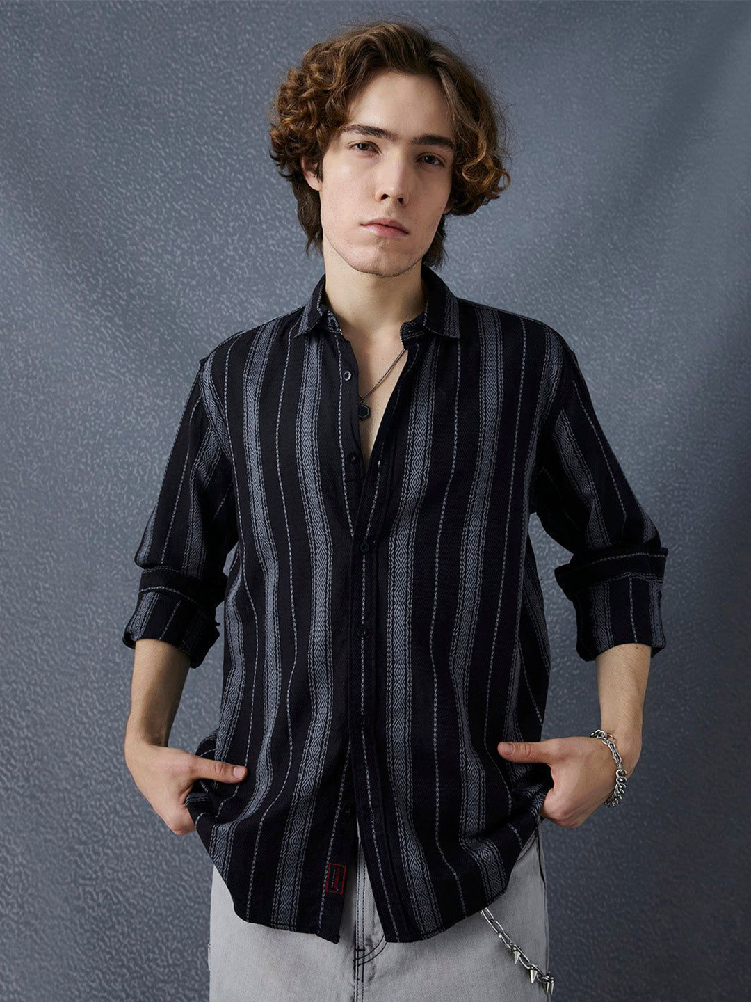 

VOLTEDGE Men Classic Spread Collar Vertical Striped Cotton Casual Shirt, Black