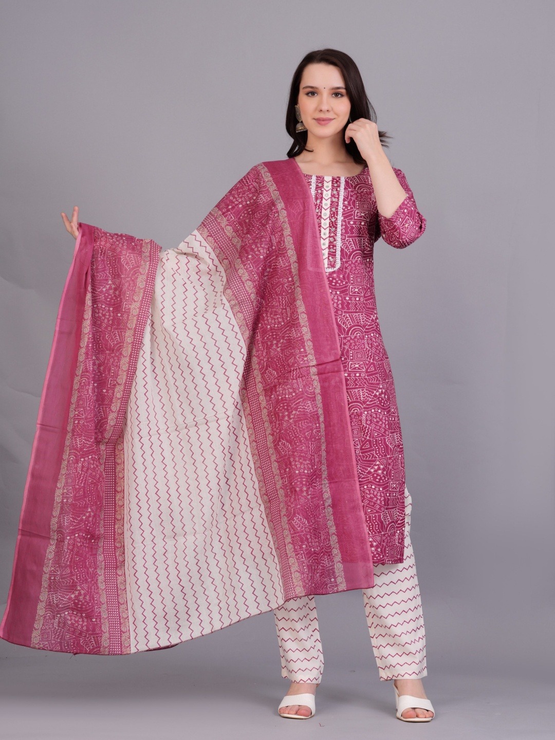 

Mishree Collection Women Ethnic Motifs Printed Regular Sequinned Kurta with Palazzos & With Dupatta, Maroon