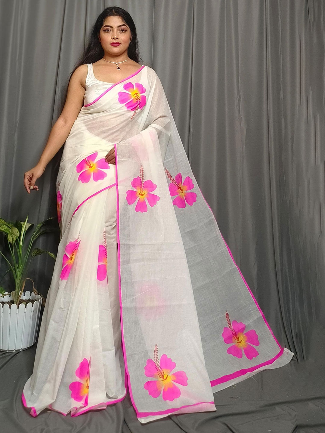 

Ruuprekha Floral Pure Cotton Khadi Saree, Pink