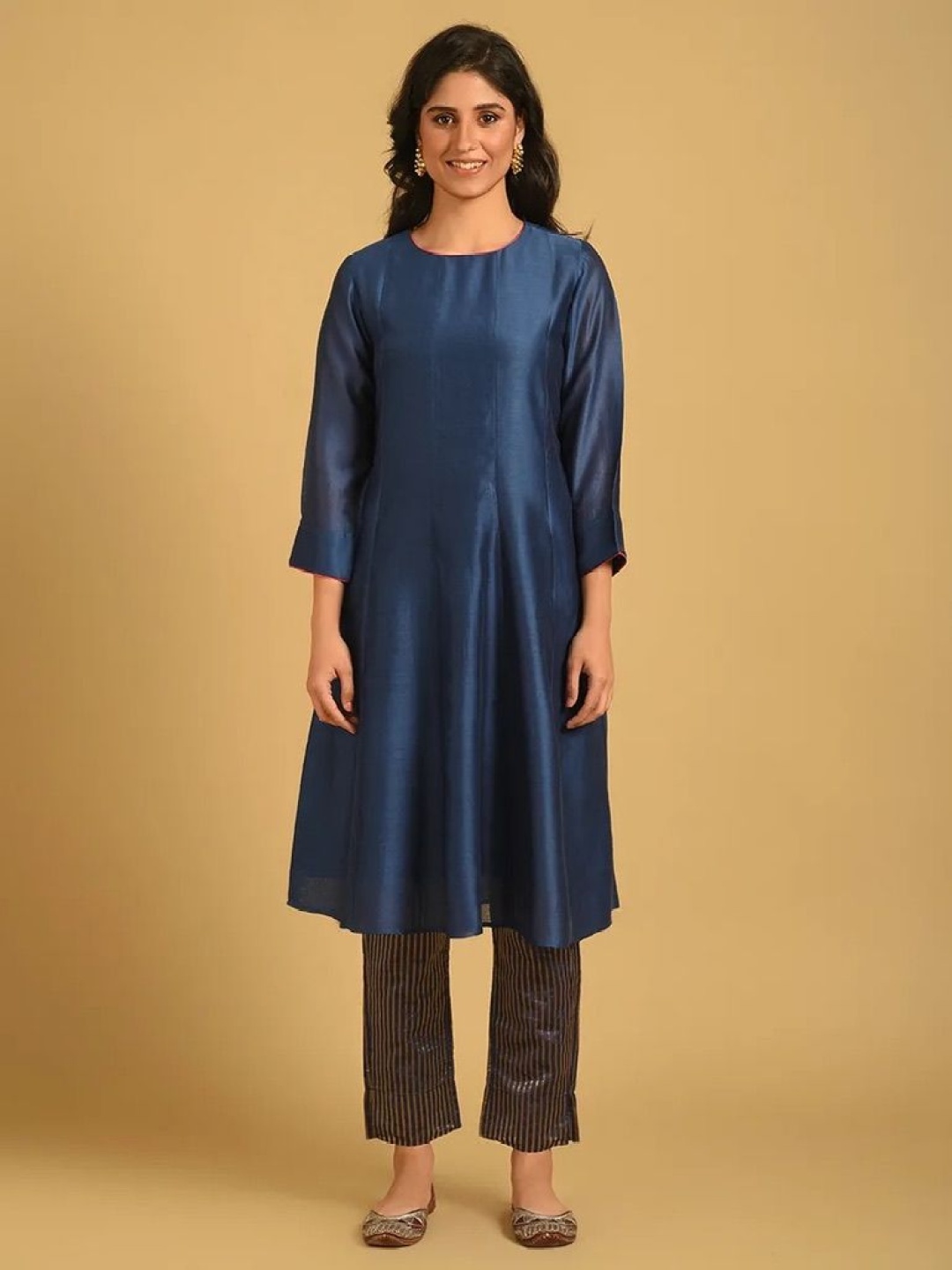 

SMRITI GUPTA Panelled Round Neck A-Line Kurta, Navy blue