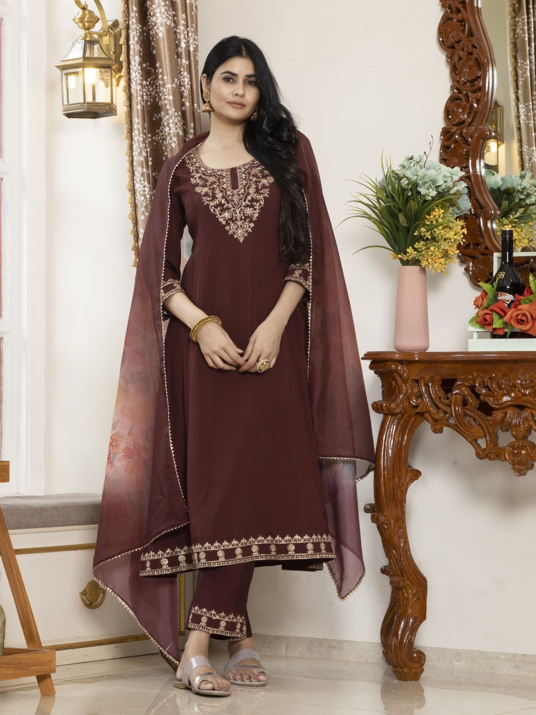 

Glomee Women Ethnic Motifs Embroidered Angrakha Thread Work Silk Crepe Kurta with Trousers & With Dupatta, Maroon