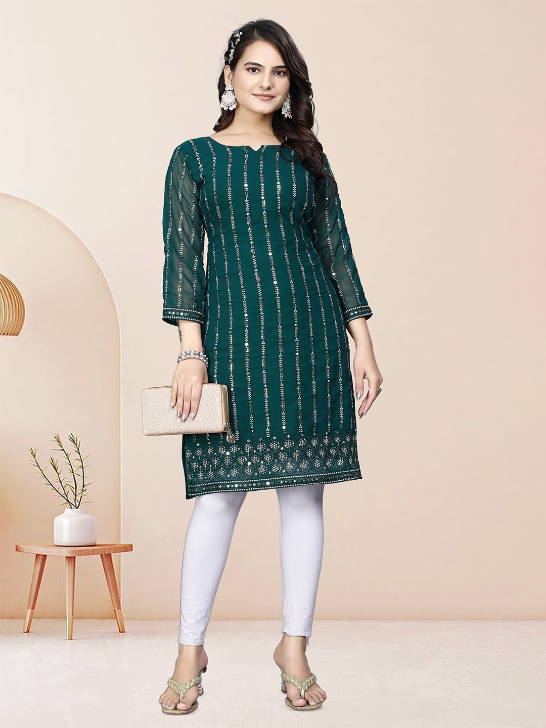 

WEAVETECH IMPEX Ethnic Motifs Embroidered Notch Neck Straight Kurta, Green