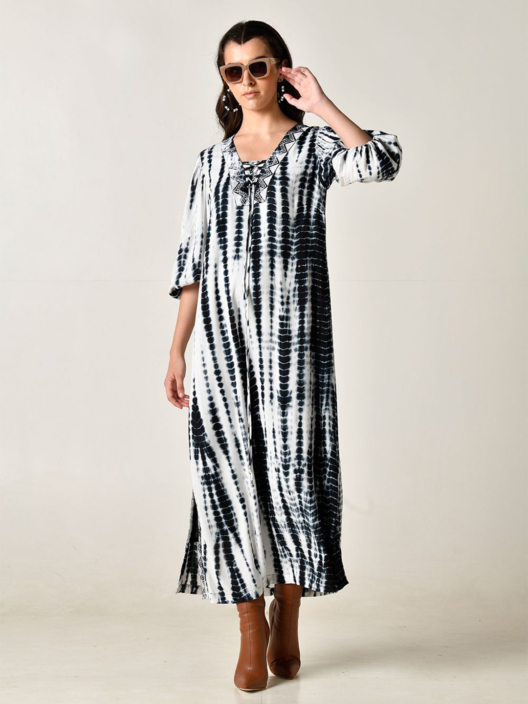 

STIL O STITCH Floral Embroidered Fit & Flare Dress, White