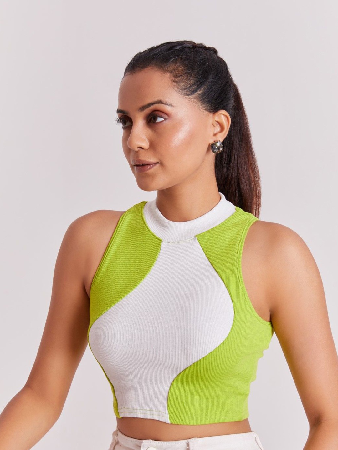 

BerryBird Women High Neck two tone Sleeveless knitted Crop Top, White