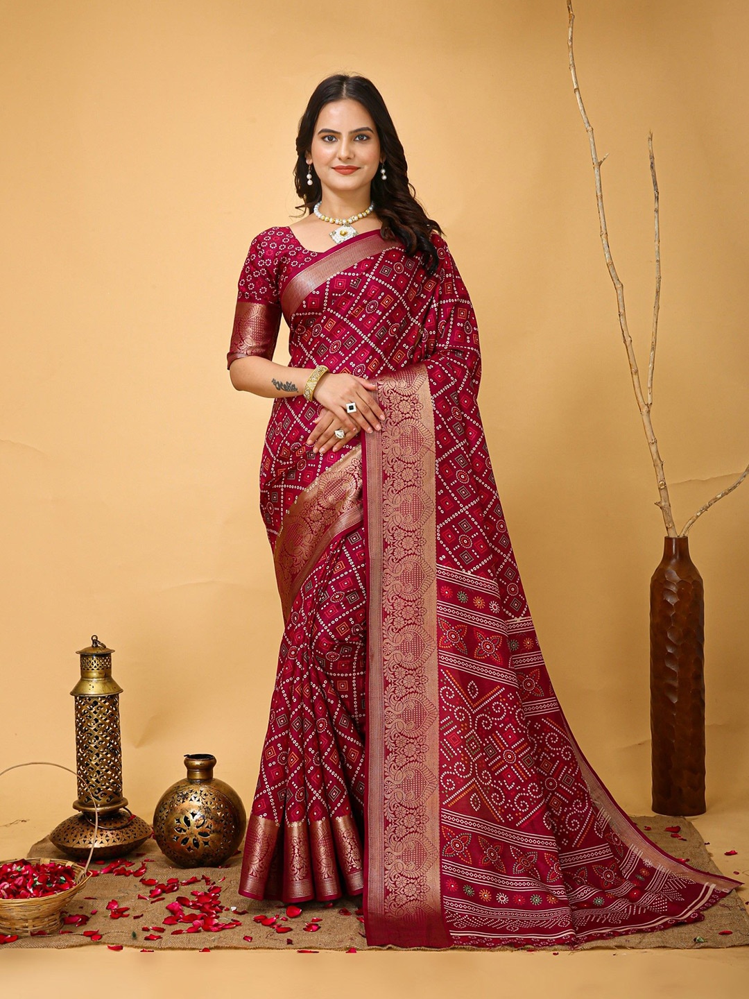 

LeeliPeeri Designer Bandhani Zari Saree, Red