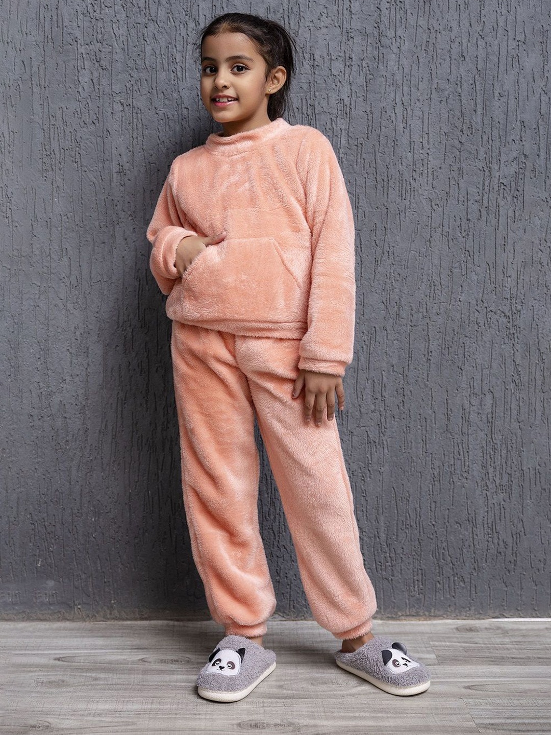 

KAVISH Girls Round Neck Pure Wool Sweatshirt With Jogger, Peach