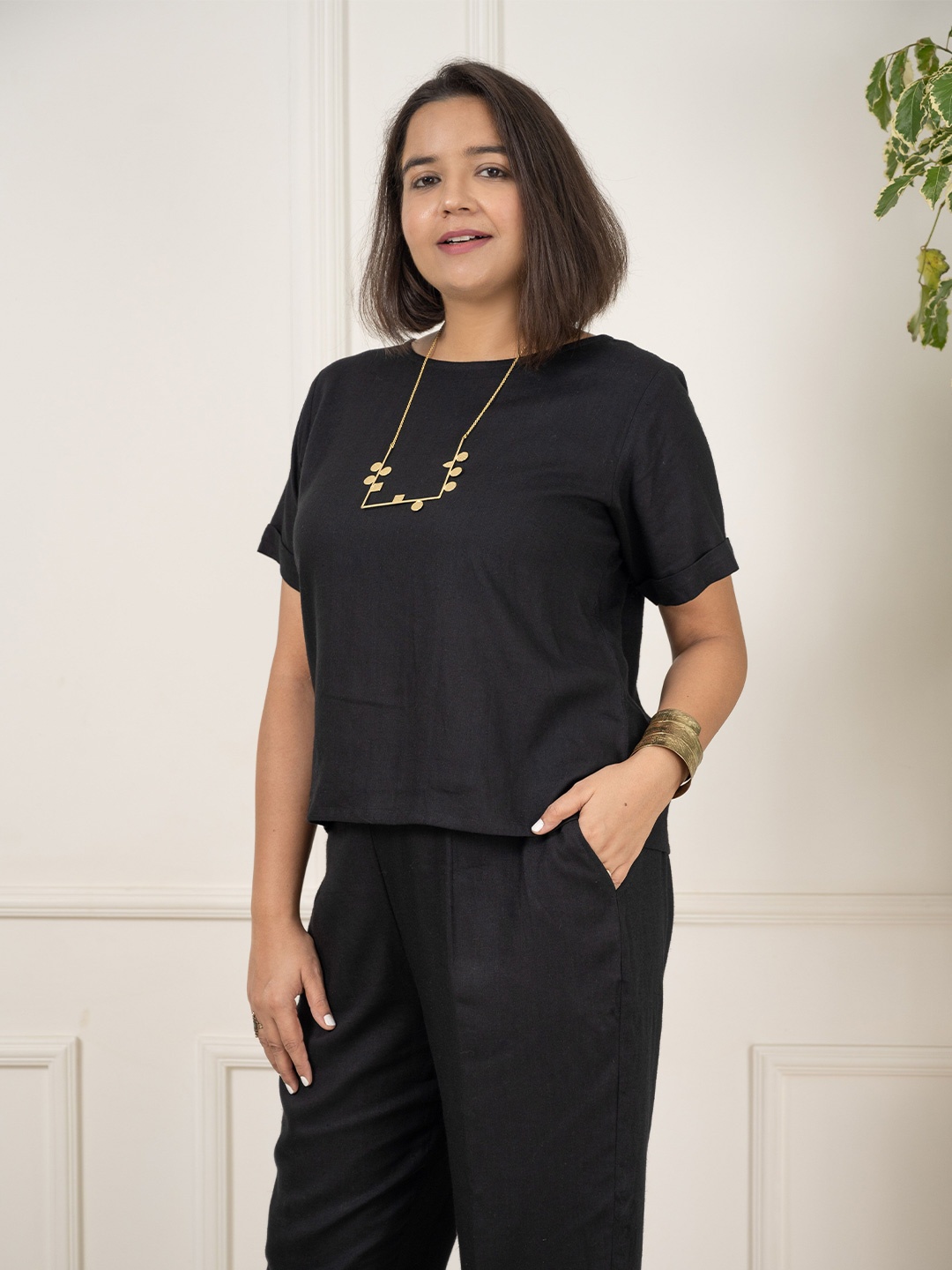 

Label Tanvee Women Monochrome Linen Top, Black
