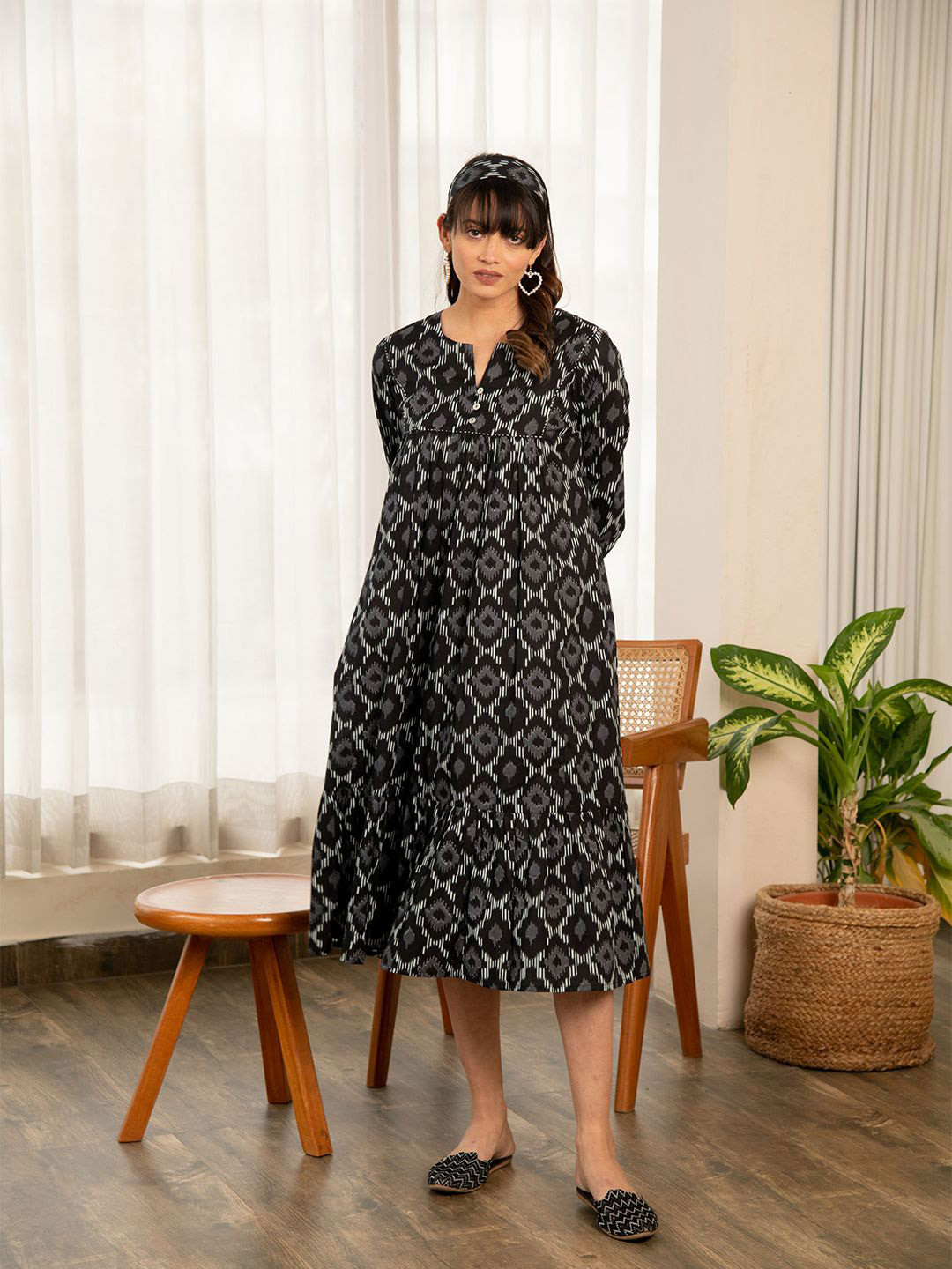 

Ekohum Women Floral Printed A-Line Dress, Black