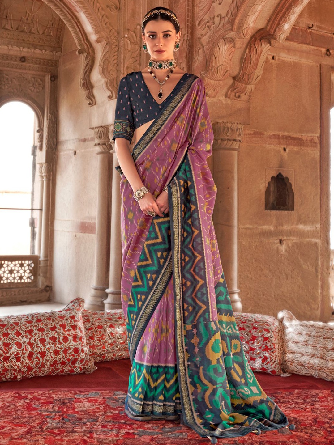 

Anouk Silk Blend Patola Saree, Mauve