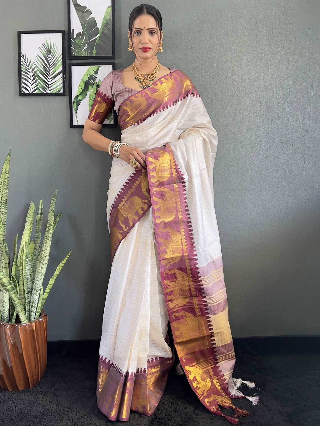 

APNISHA Pure Silk Ready to Wear Banarasi Saree, Brown