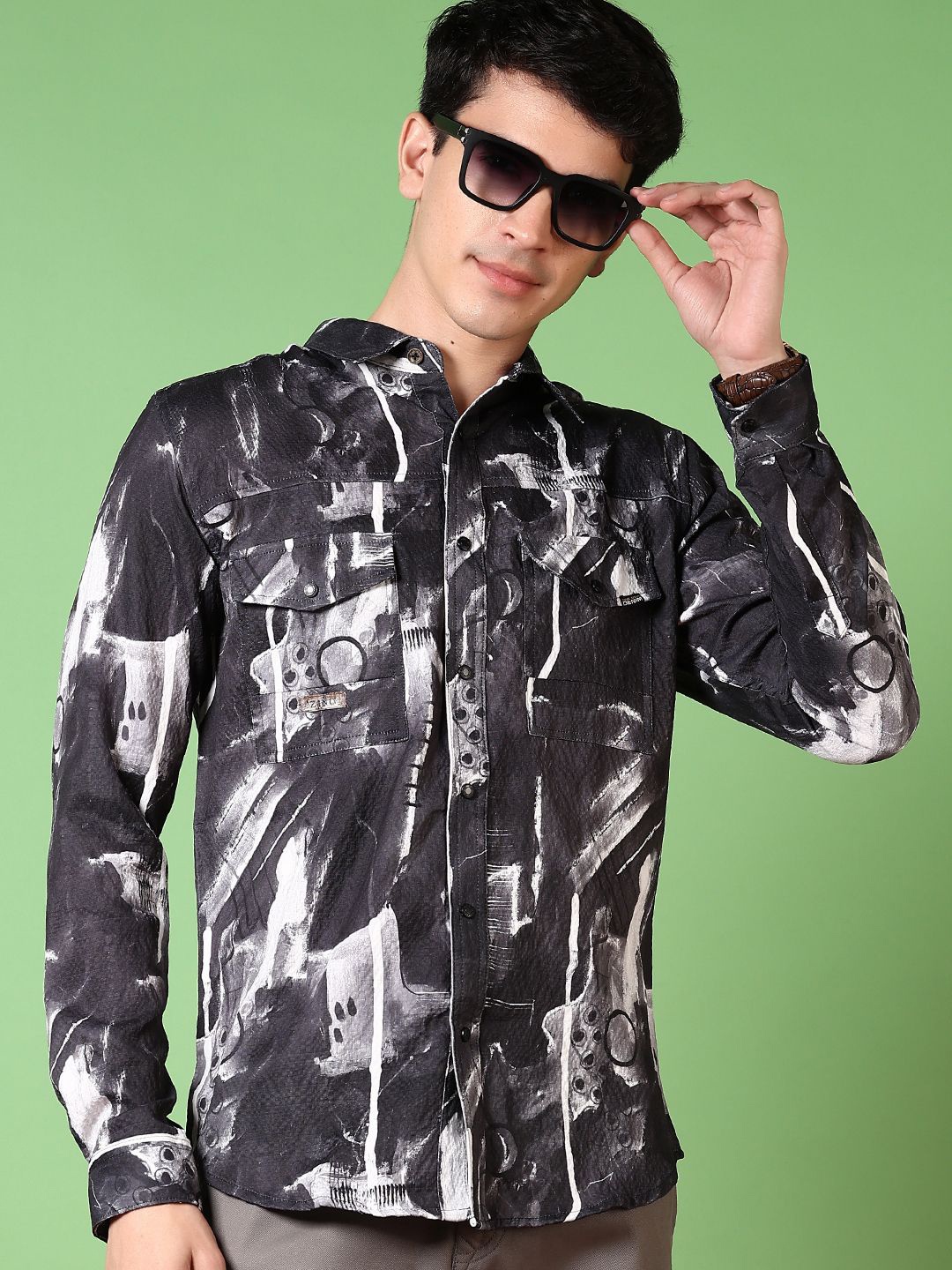 

V-Mart Men Spread Collar Abstract Printed Cotton Casual Shirt, Black