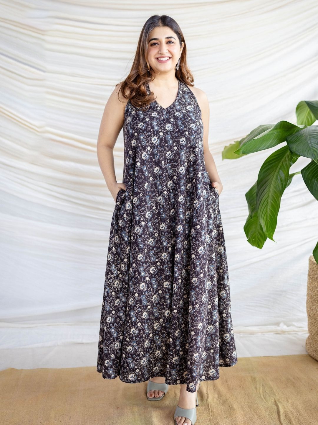 

THE INDIAN ETHNIC CO Women Floral Printed A-Line Maxi Dress, Black