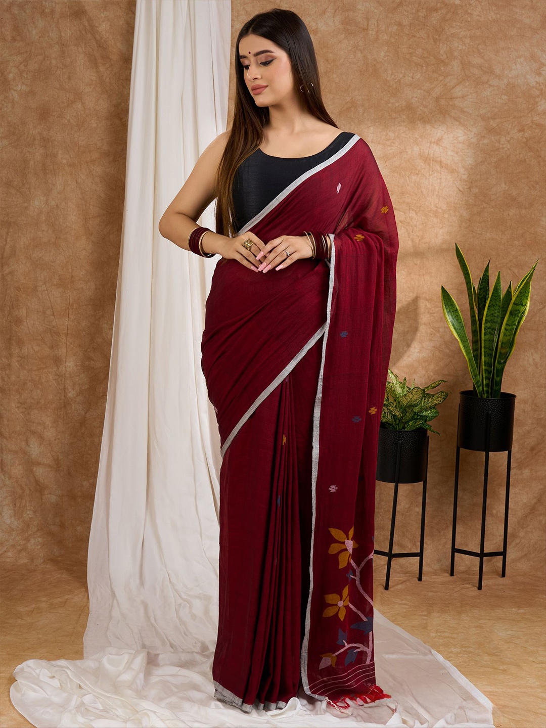 

Prasam Woven Design Pure Cotton Jamdani Saree, Red