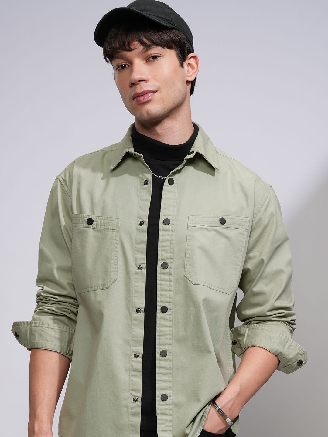 

HIGHLANDER Men Solid Utility Pocket Oversized Overshirt, Green